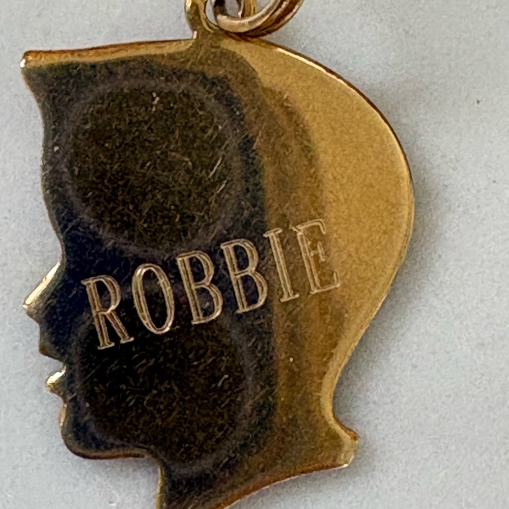 ROBBIE Gold Silhouette Pendant Necklace